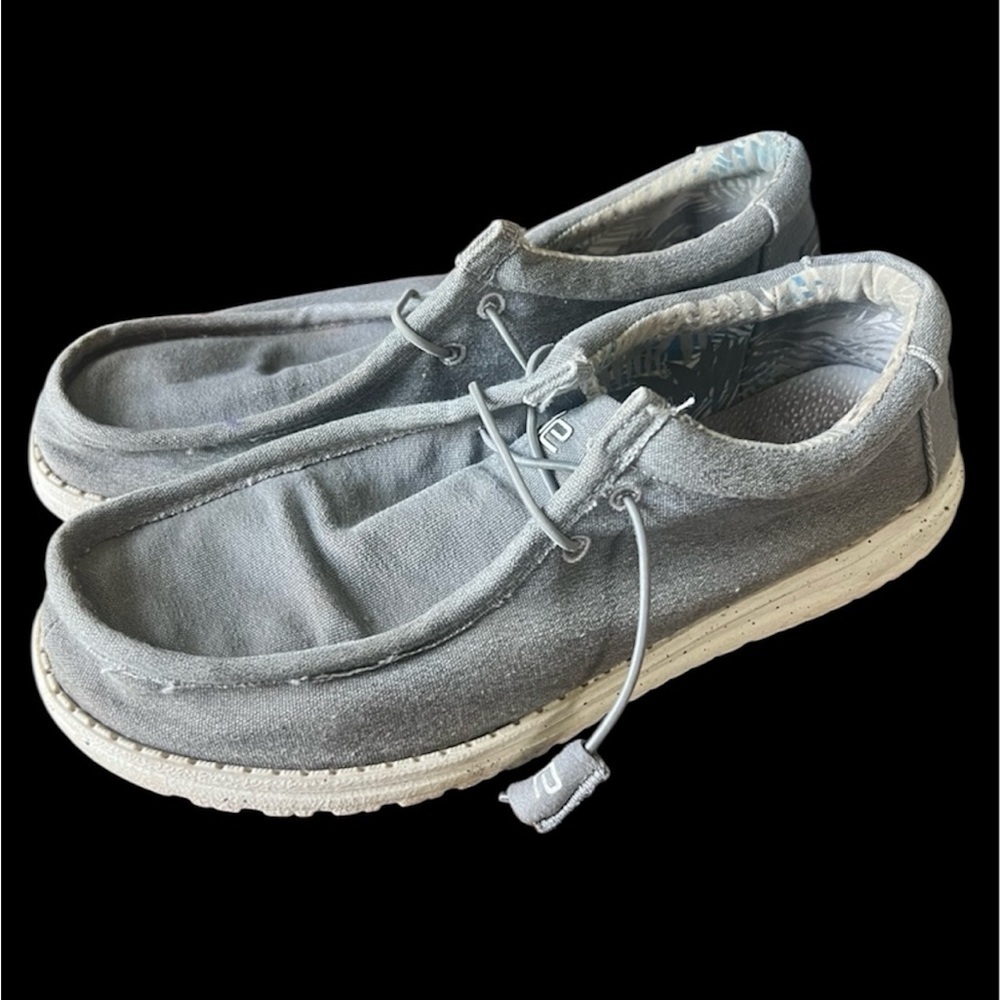HEYDUDE men’s size 10 lightweight slip on shoe very good condition gray